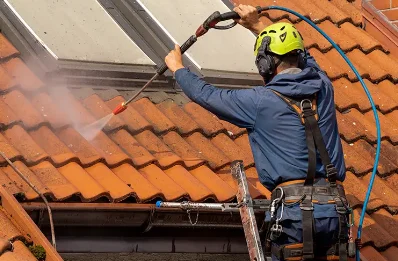 Démoussage et hydrofuge de toiture à Roscanvel
